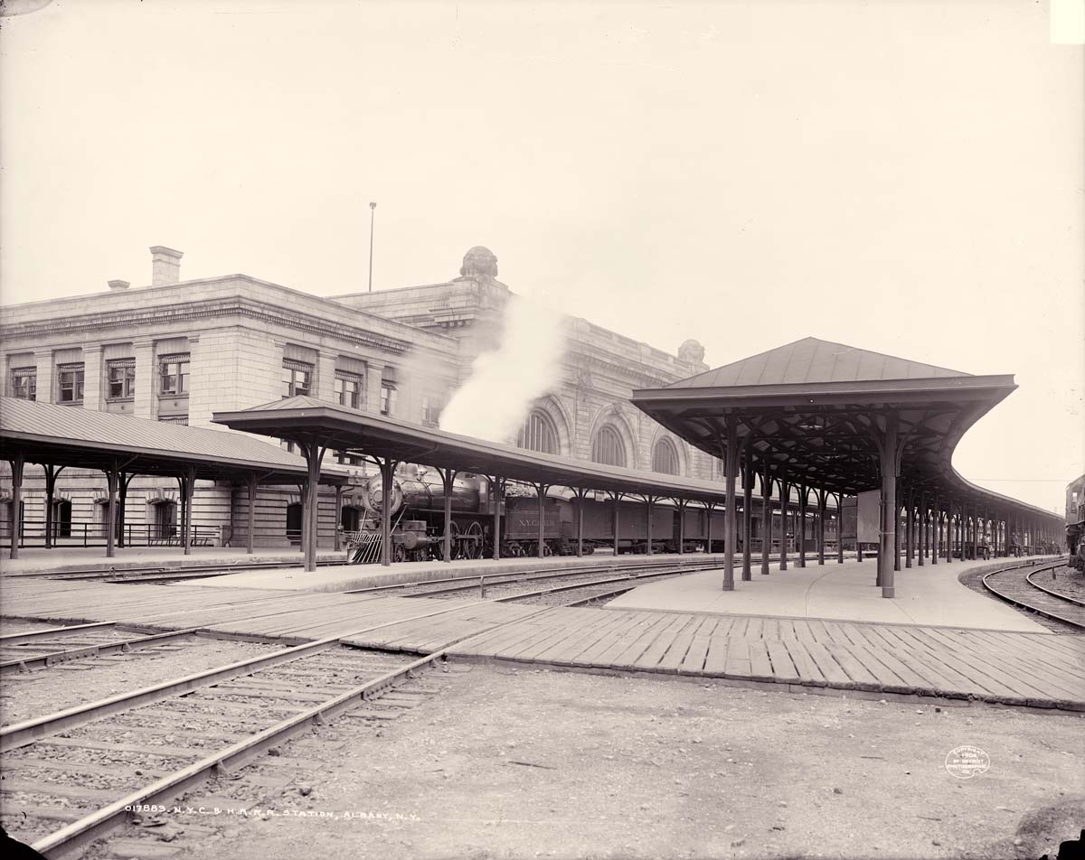 Albany. New-York Central Railroad station, platform, 1904