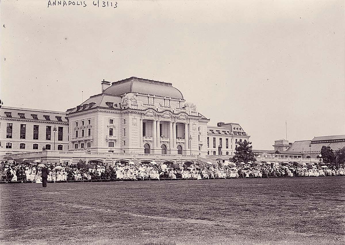 Annapolis. Audience in front of Bancroft Hall on the campus of the US Naval Academy, 1913