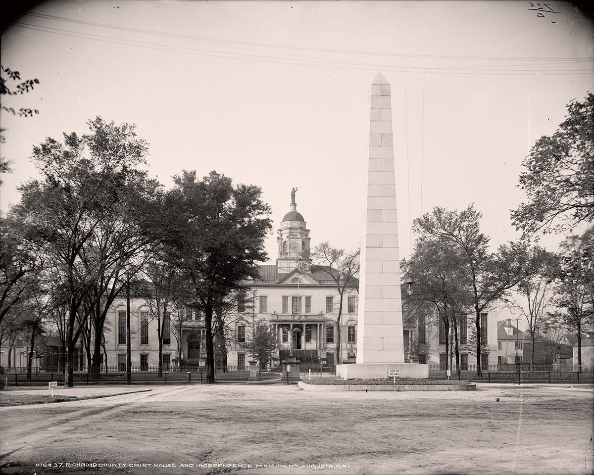 Augusta, Georgia. Richmond County Courthouse and Independence Monument, 1903