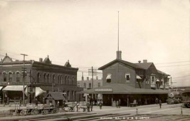 Aurora. Chicago, Burlington and Quincy Railroad Depot, 1900s