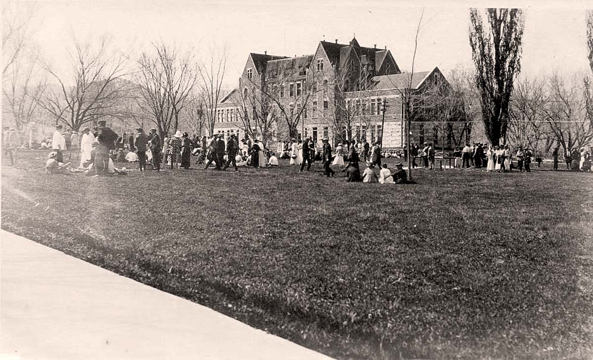 Boulder, Colorado. University preparation of May Day 1916 on campus