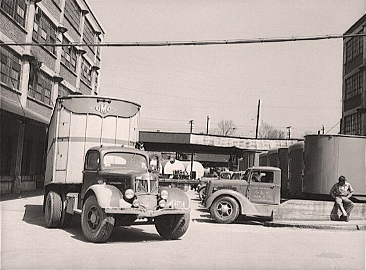 Charlotte, North Carolina. Truck and warehouse district, 1943