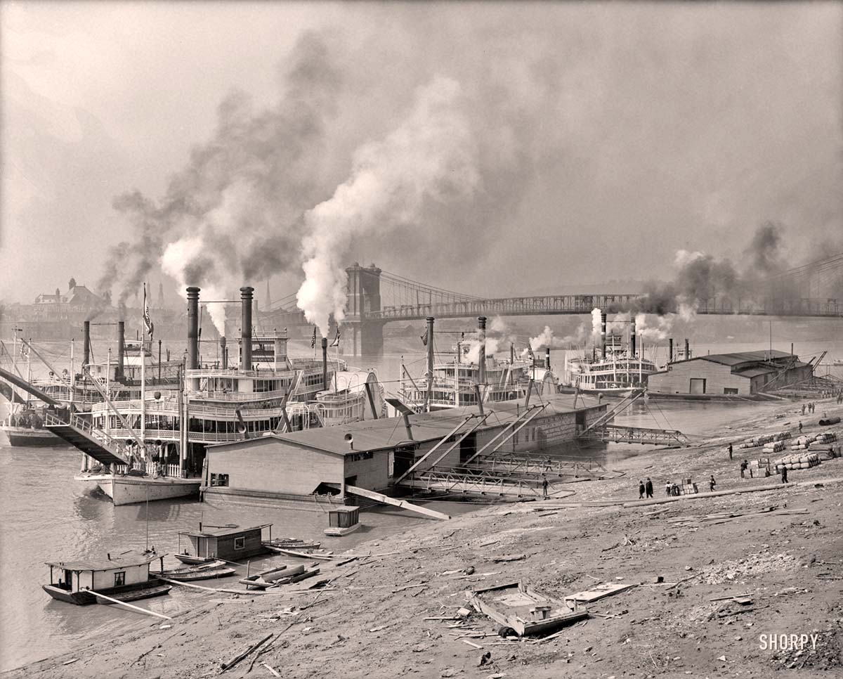 Cincinnati, Ohio. Along the levee at Cincinnati, the Ohio River, circa 1907