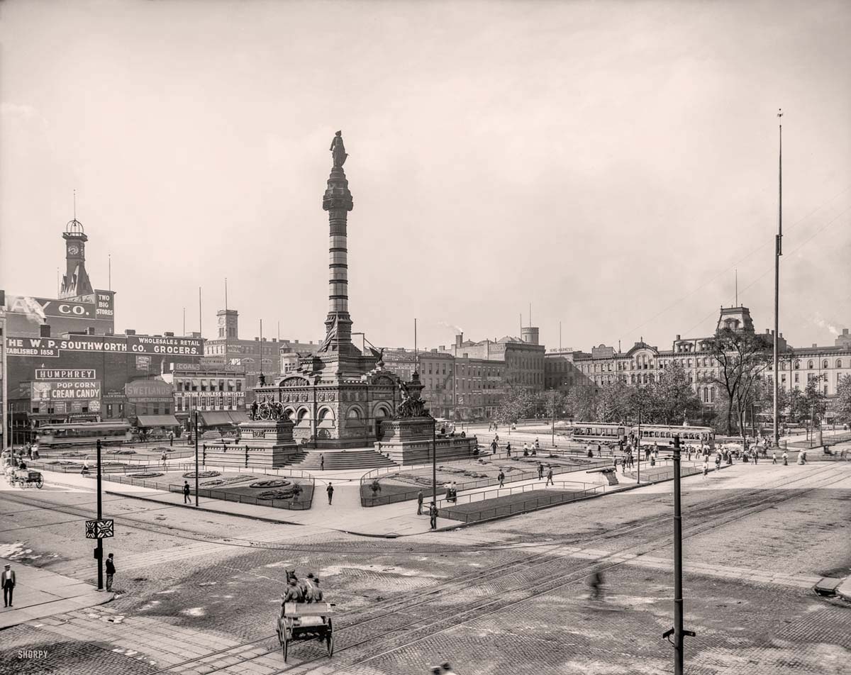Cleveland. Soldiers' and Sailors' Monument, circa 1900