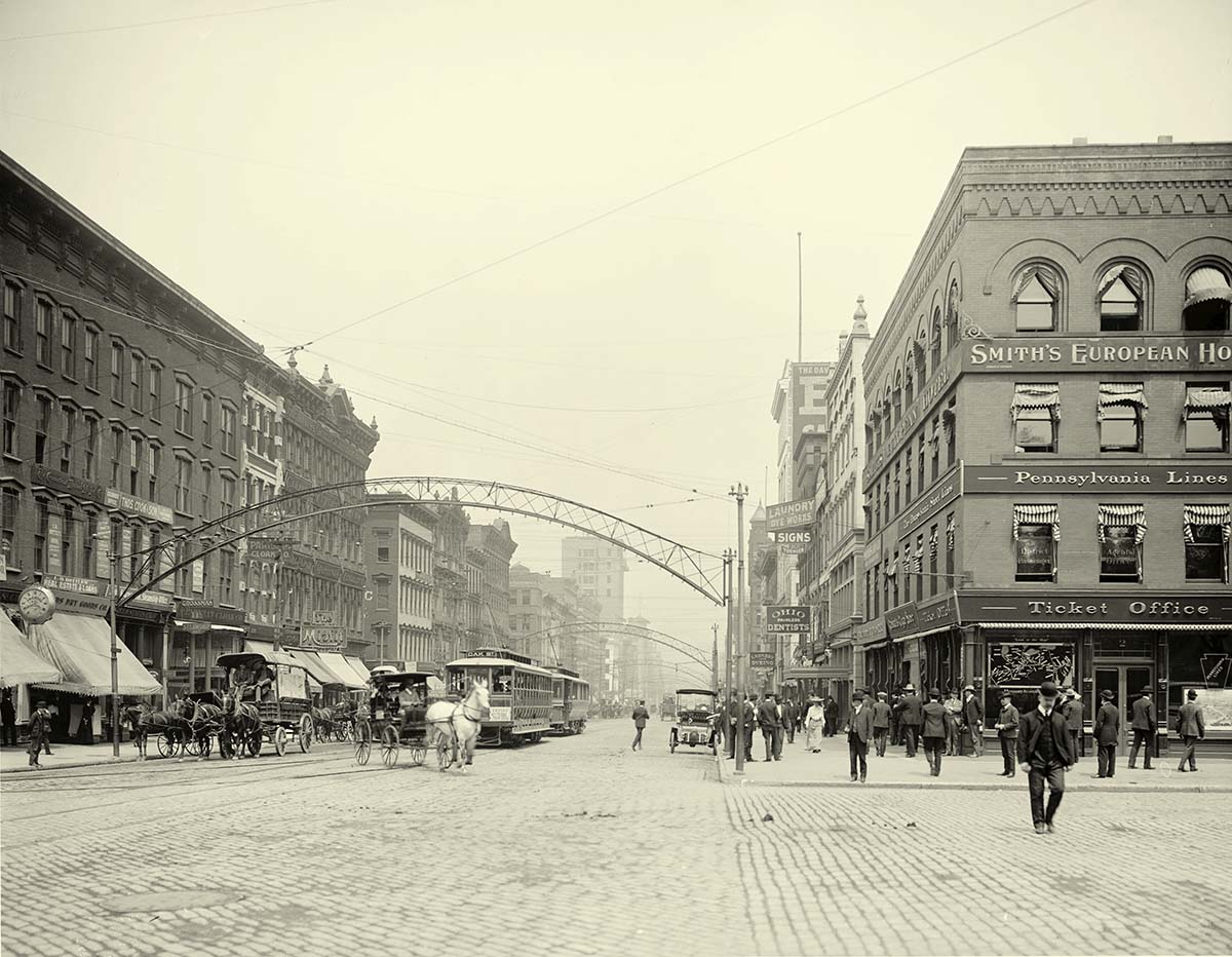 Columbus, Ohio. High Street, between 1900 and 1910