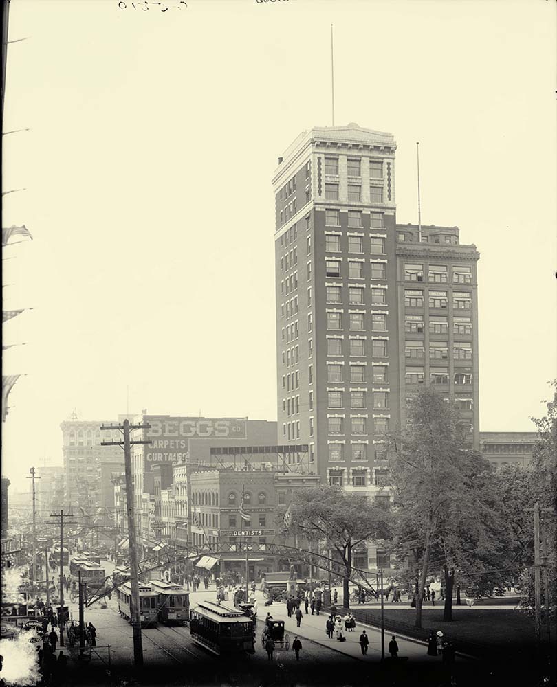 Columbus, Ohio. North east corner, Broad and High streets, between 1900 and 1915