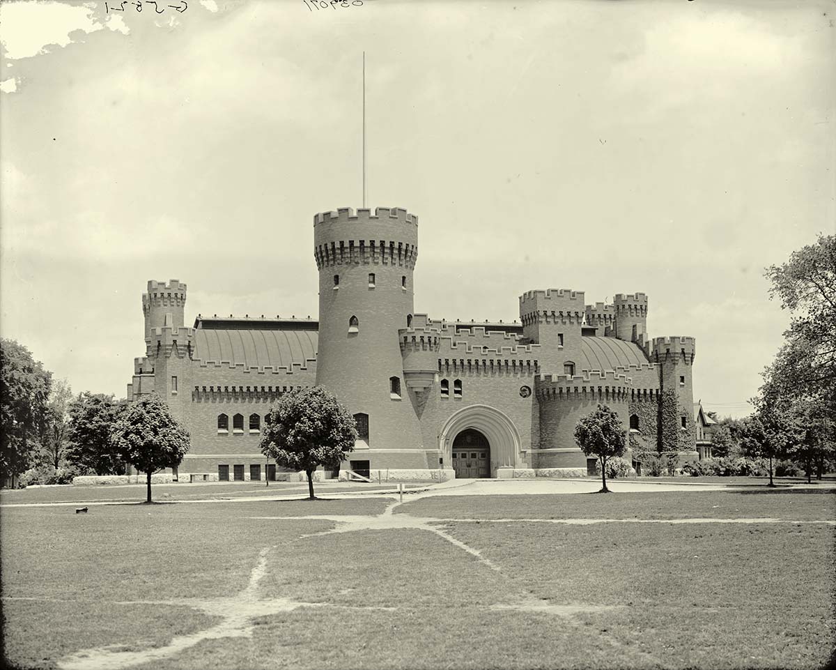 Columbus, Ohio State University, the armory, between 1900 and 1915