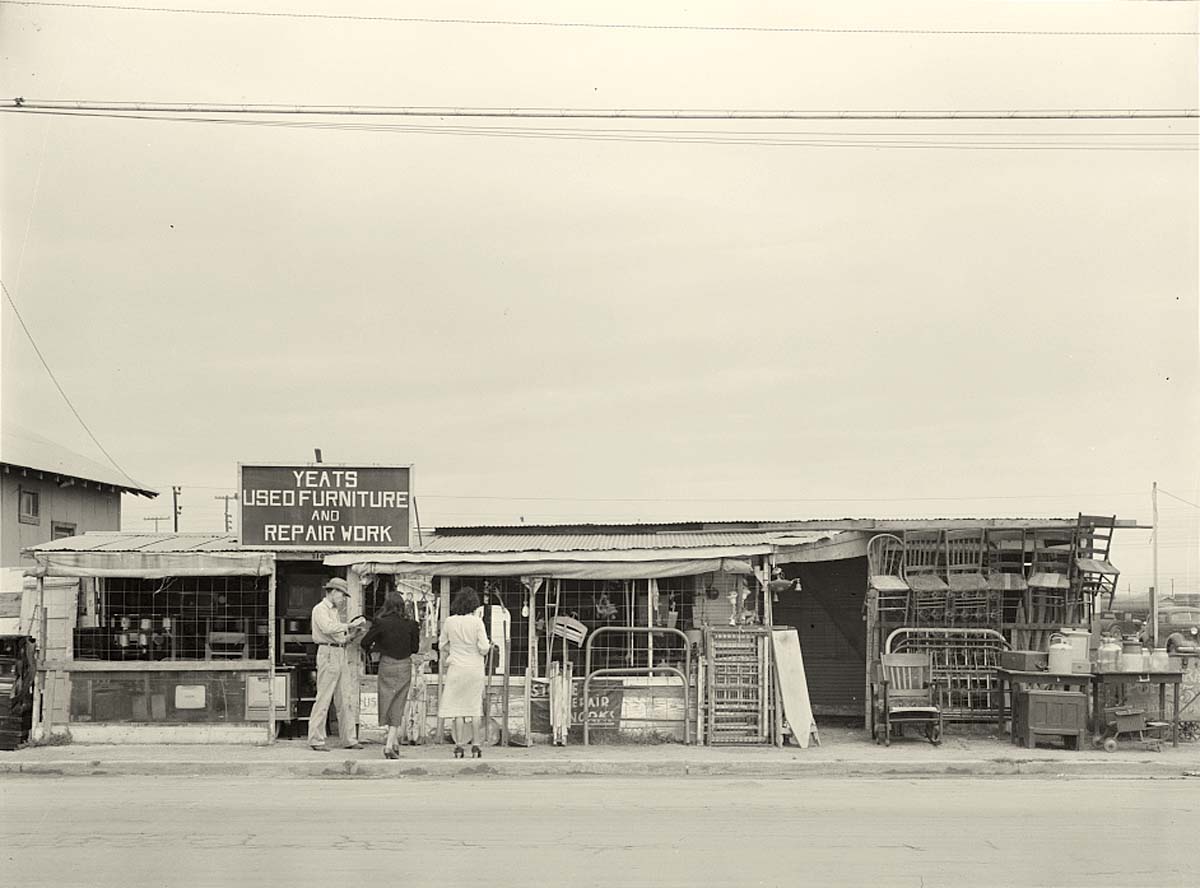 Corpus Christi. Secondhand furniture store, 1939