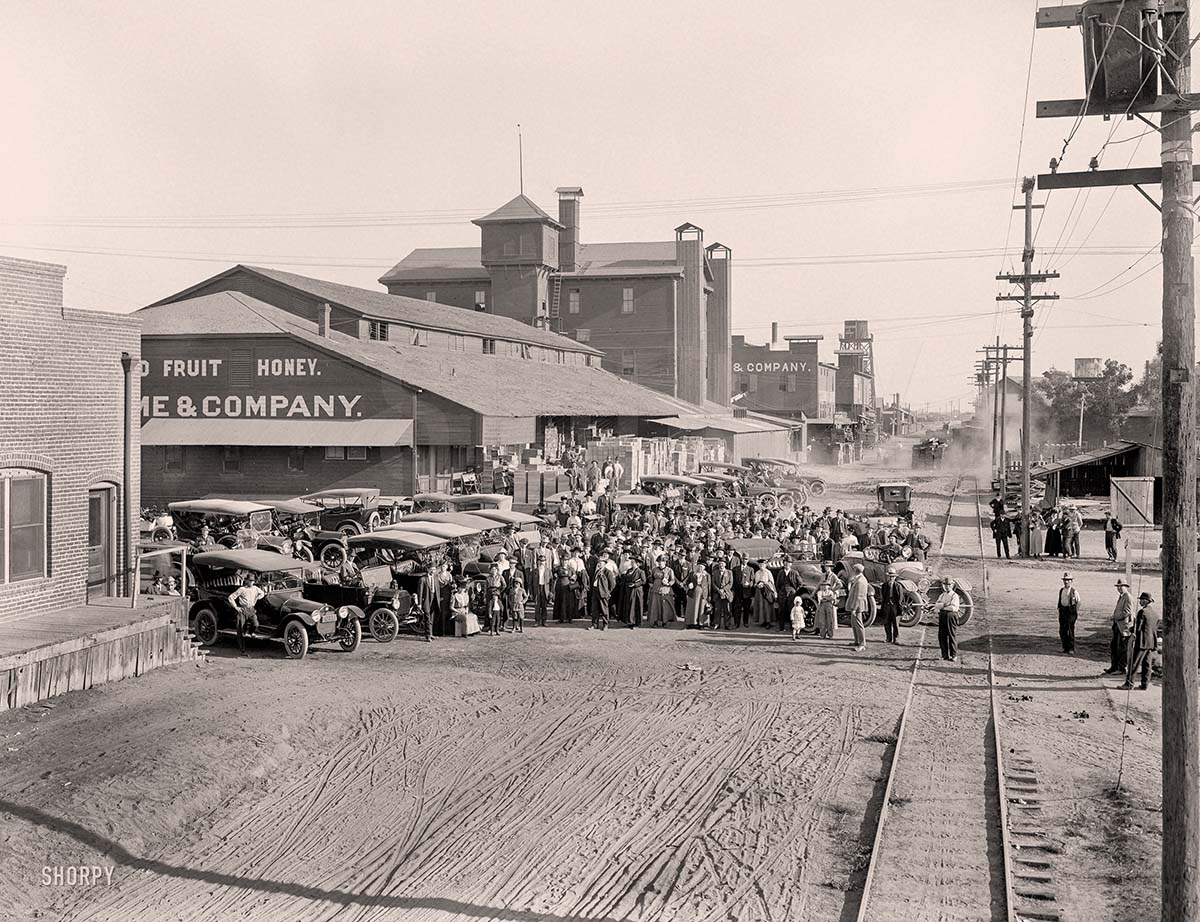Fresno, California. Auto tourists in Fruit Packing District, circa 1915
