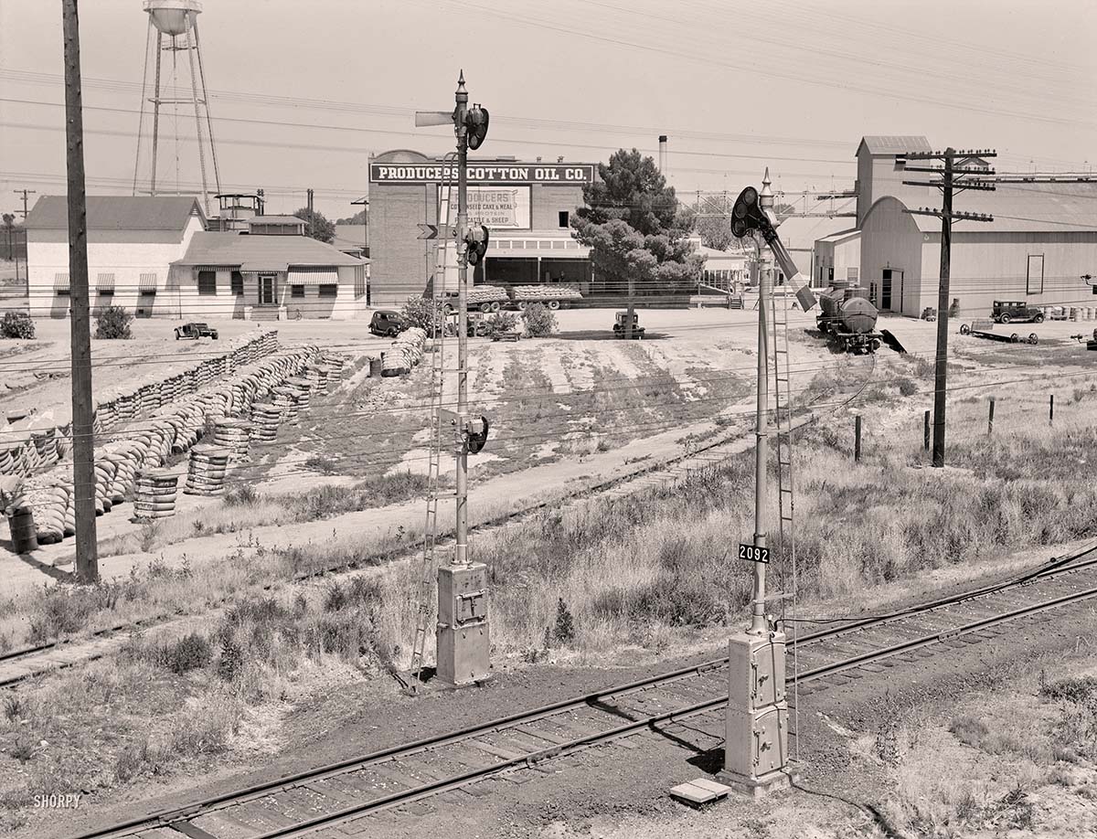 Fresno, California. Between Tulare and Fresno, from the overpass approaching Fresno, 1939
