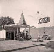 Fresno. Gas station between Tulare and Fresno on US Highway 99, 1939