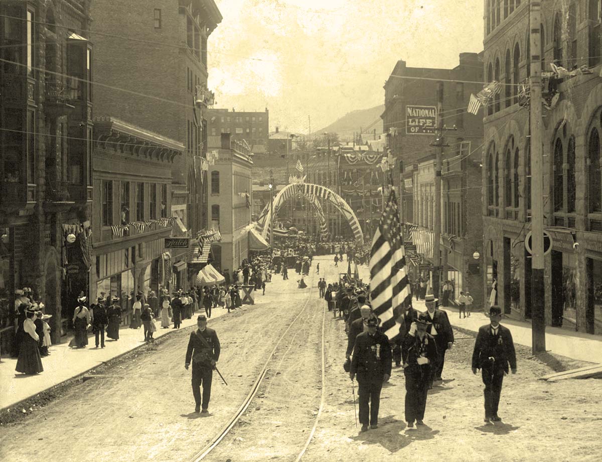 Helena. Grand Army of the Republic Veterans on West Sixth Avenue, 1907