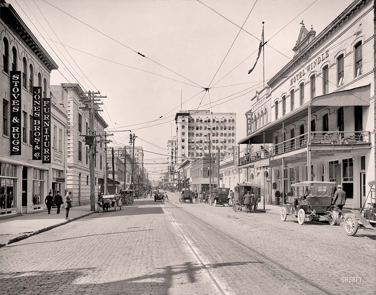 Jacksonville, Florida. Forsyth Street west from City Hall, on the right - Hotel Windle, circa 1910