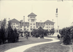 Jacksonville. Hemming Park, Windsor Hotel and Confederate monument, between 1890 and 1910