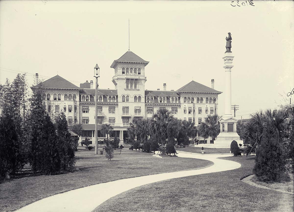 Jacksonville, Florida. Hemming Park, Windsor Hotel and Confederate monument, between 1890 and 1910