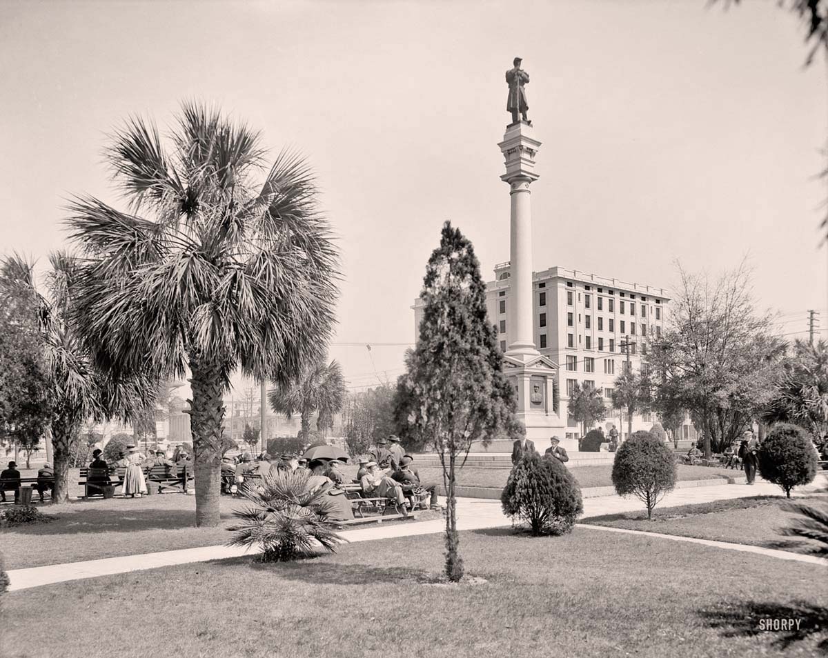 Jacksonville, Florida. Hemming Park, Confederate monument and Y.M.C.A., circa 1910