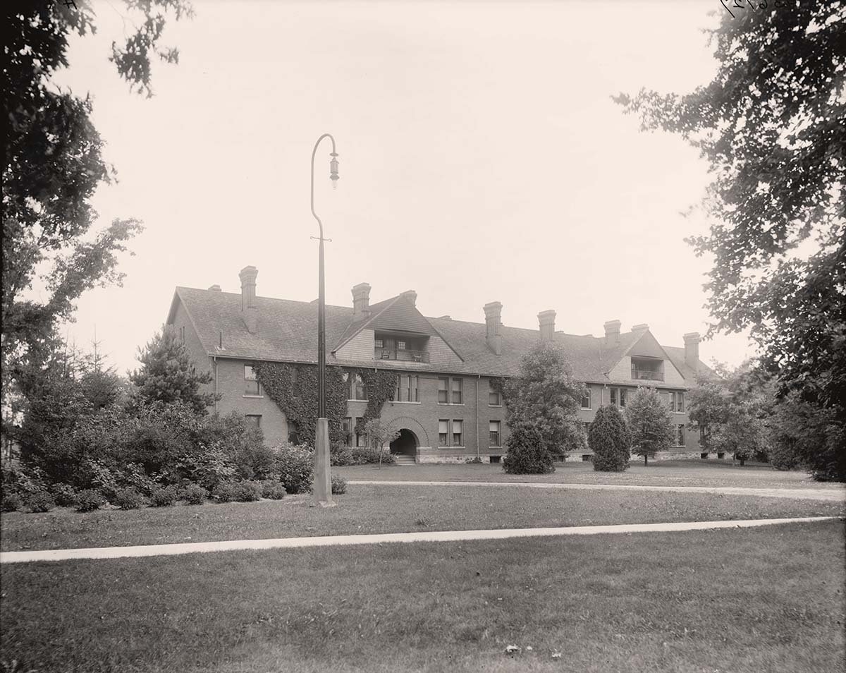 Lansing, Michigan. Agricultural College, Michigan State University, Howard Terrace, between 1905 and 1920