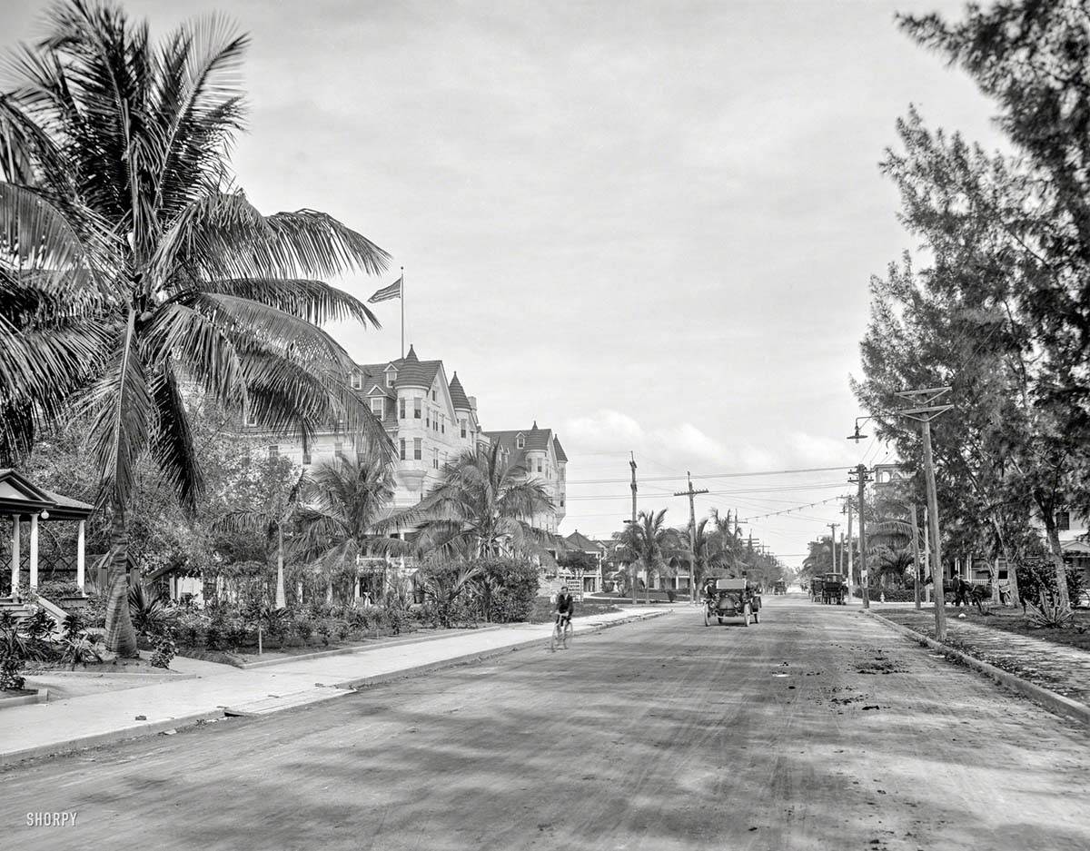 Miami. Hotel Halcyon and Avenue B looking north, circa 1910