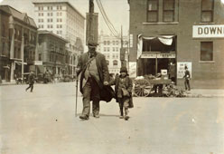 Oklahoma City. Blind man and his youthful guide, 1917