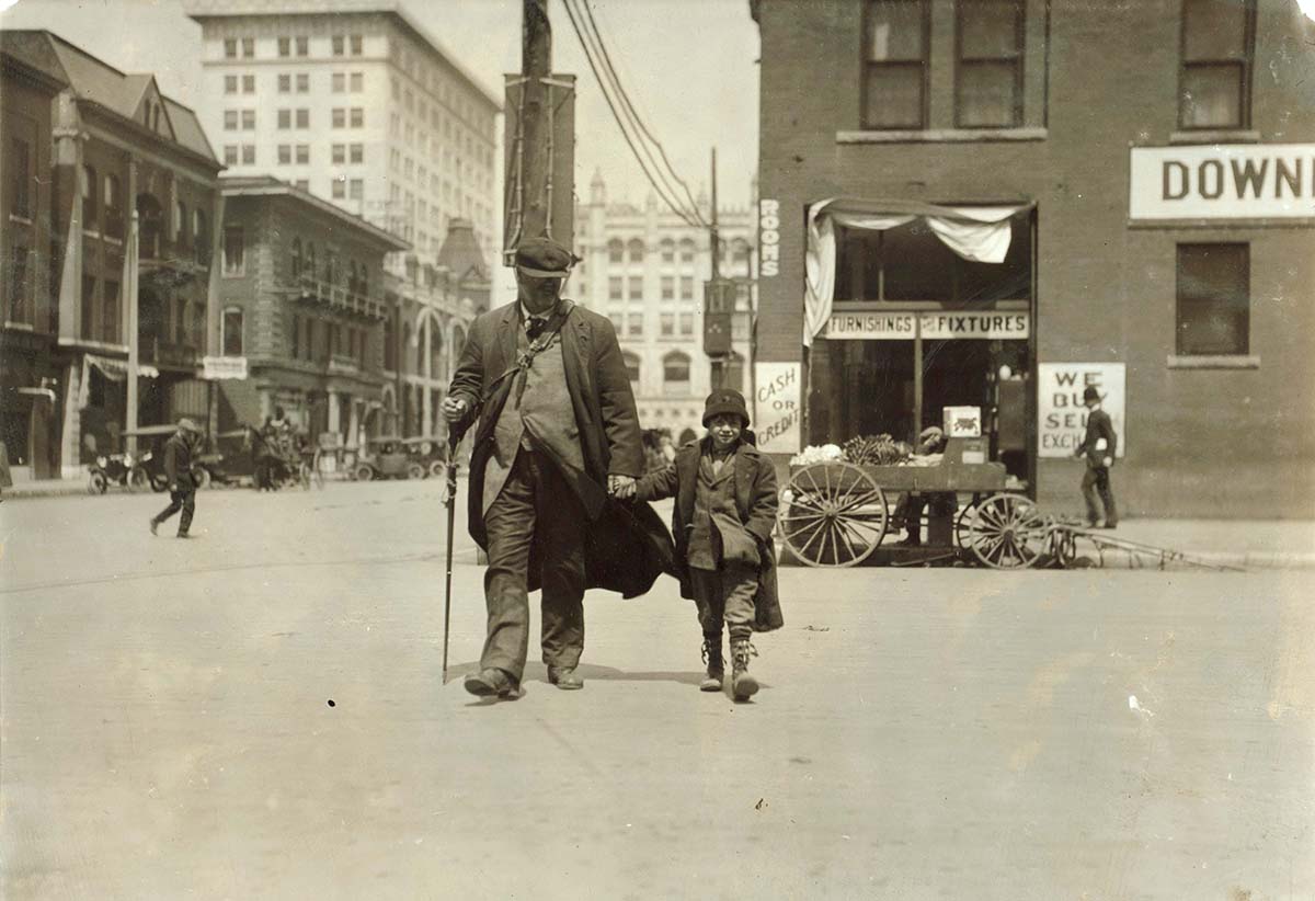 Oklahoma City, Oklahoma. Blind man and his youthful guide, 1917
