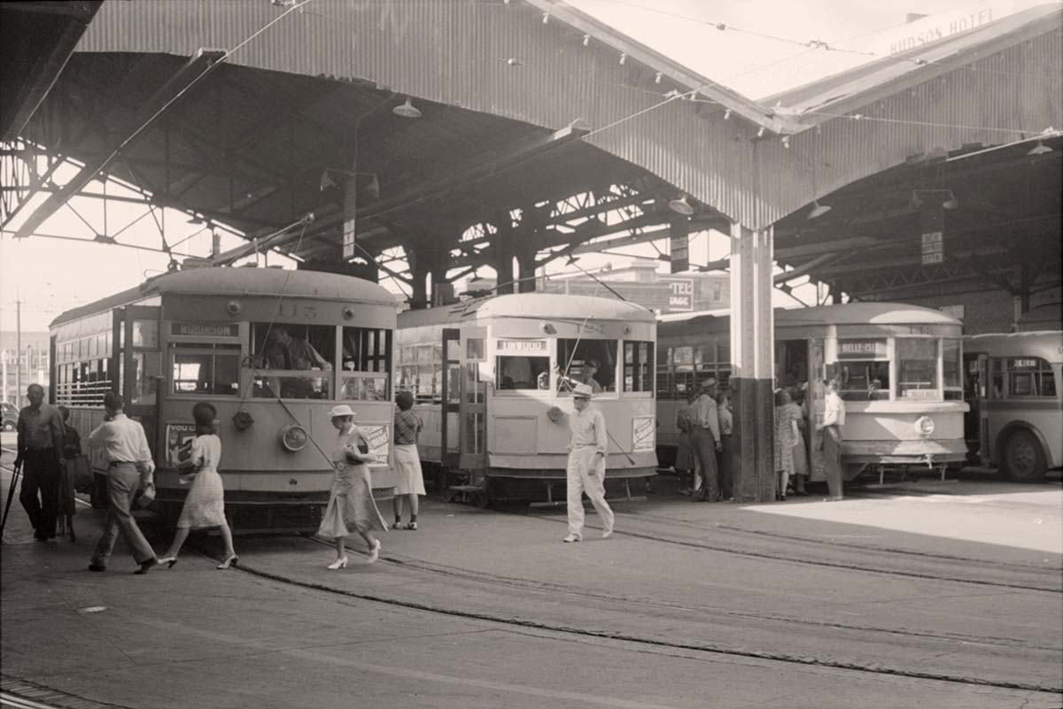 Oklahoma City, Oklahoma. Streetcars at terminal, 1939