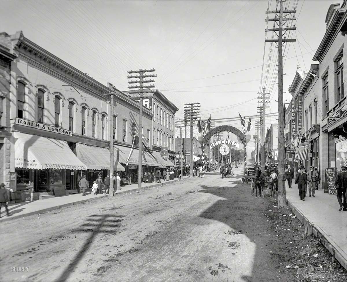 Petoskey. Lake Street, circa 1905