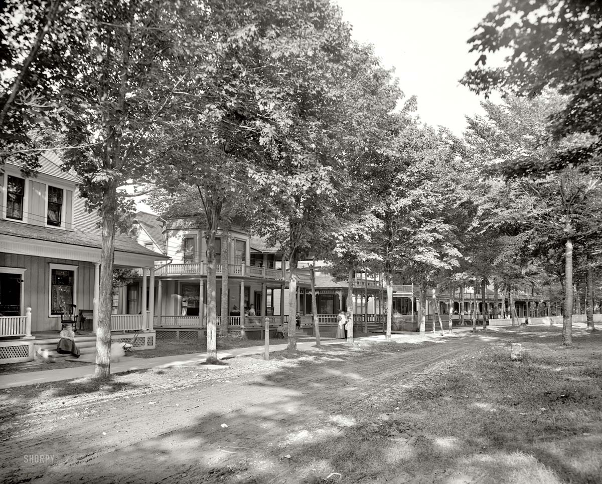 Petoskey. Park Avenue, circa 1906