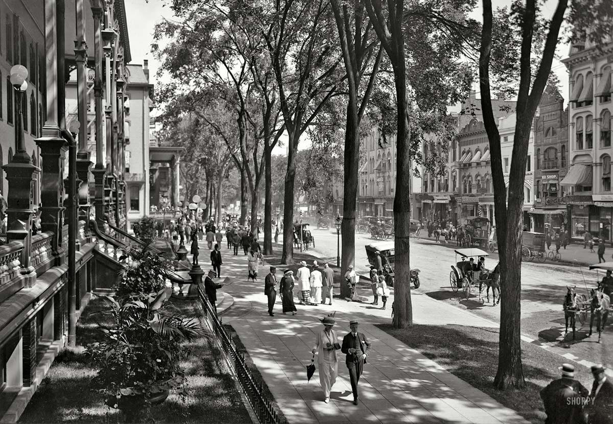 Saratoga Springs. Broadway at the United States Hotel, circa 1915