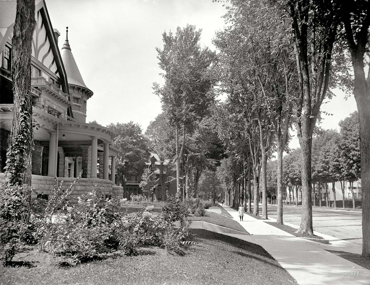 Saratoga Springs. Union Avenue, circa 1904