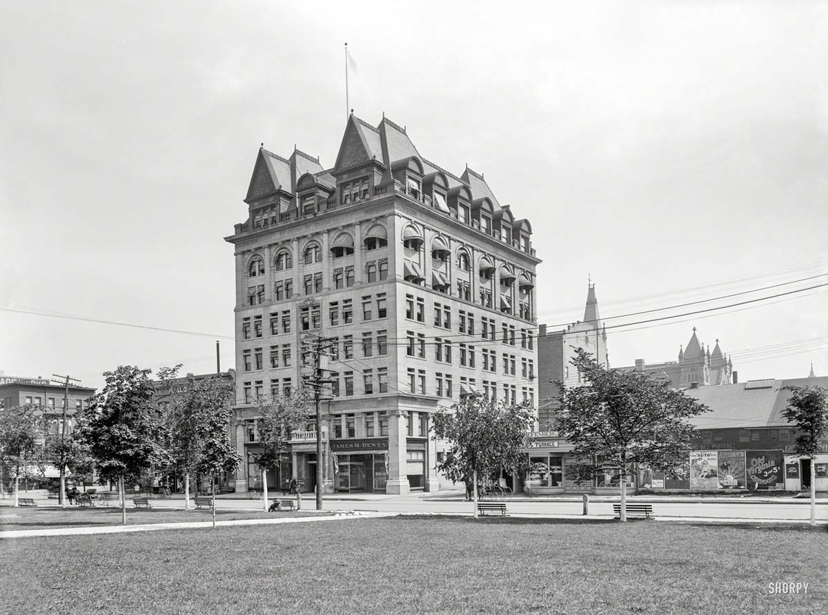 Scranton. Board of Trade and Linden Street, circa 1901