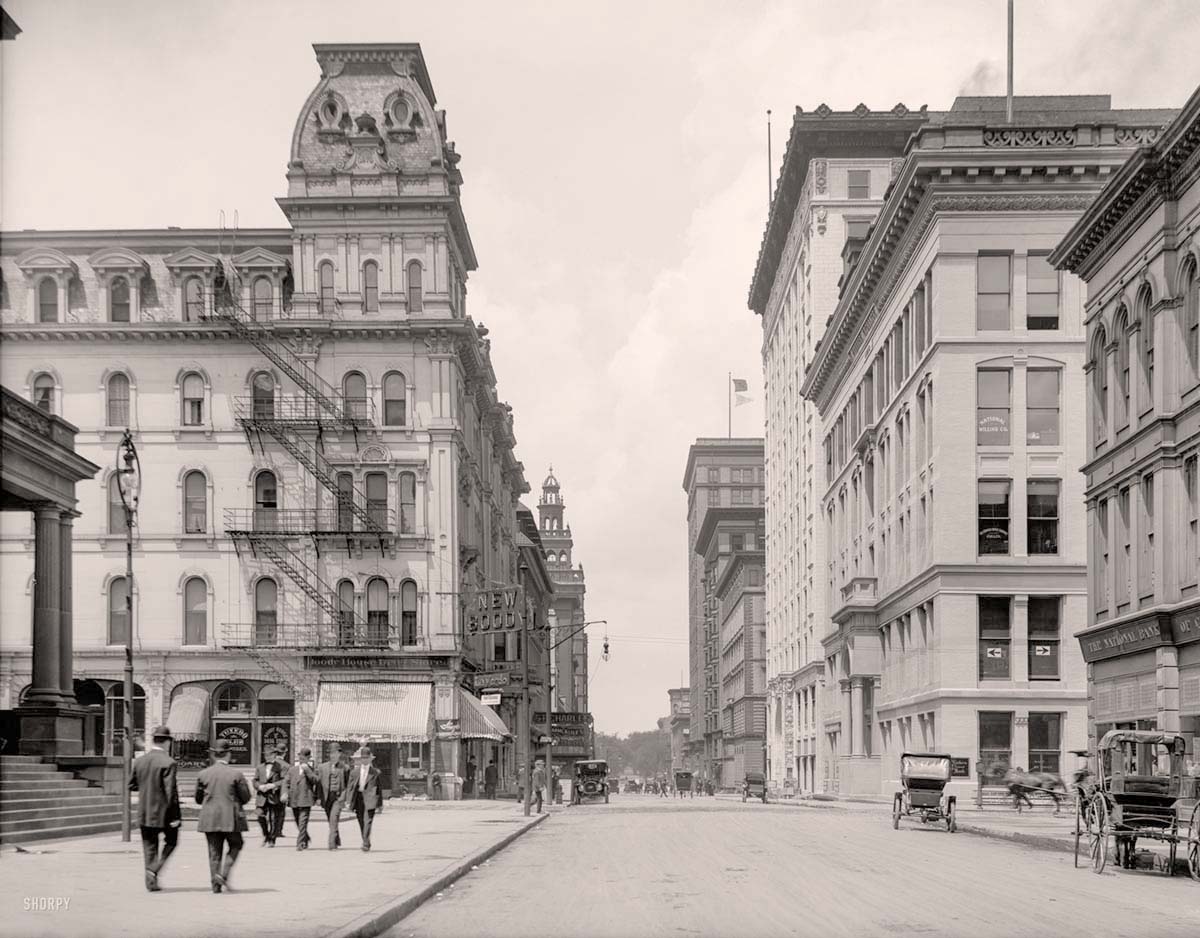 Toledo, Ohio. Madison Avenue, 1909