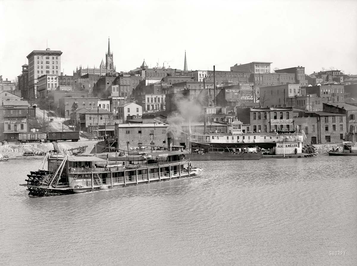 Vicksburg. The Mississippi River, waterfront, circa 1909