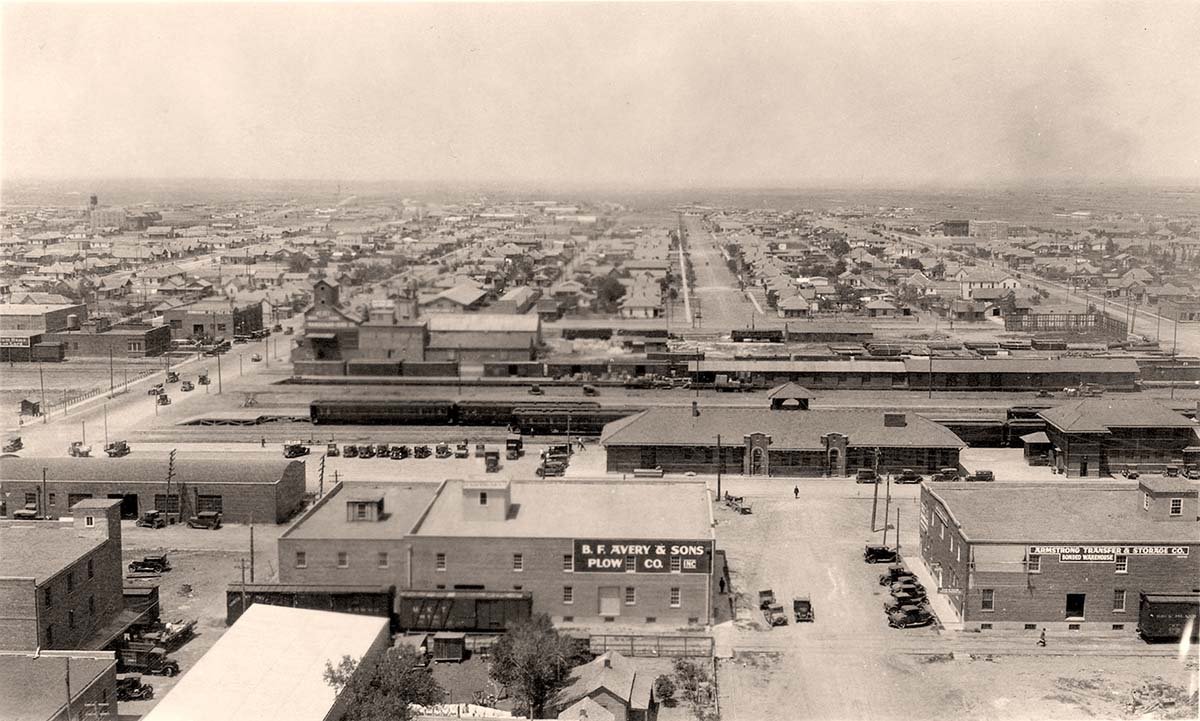 Amarillo. Fort Worth-Denver Depot north of the Herring Hotel, 1920s