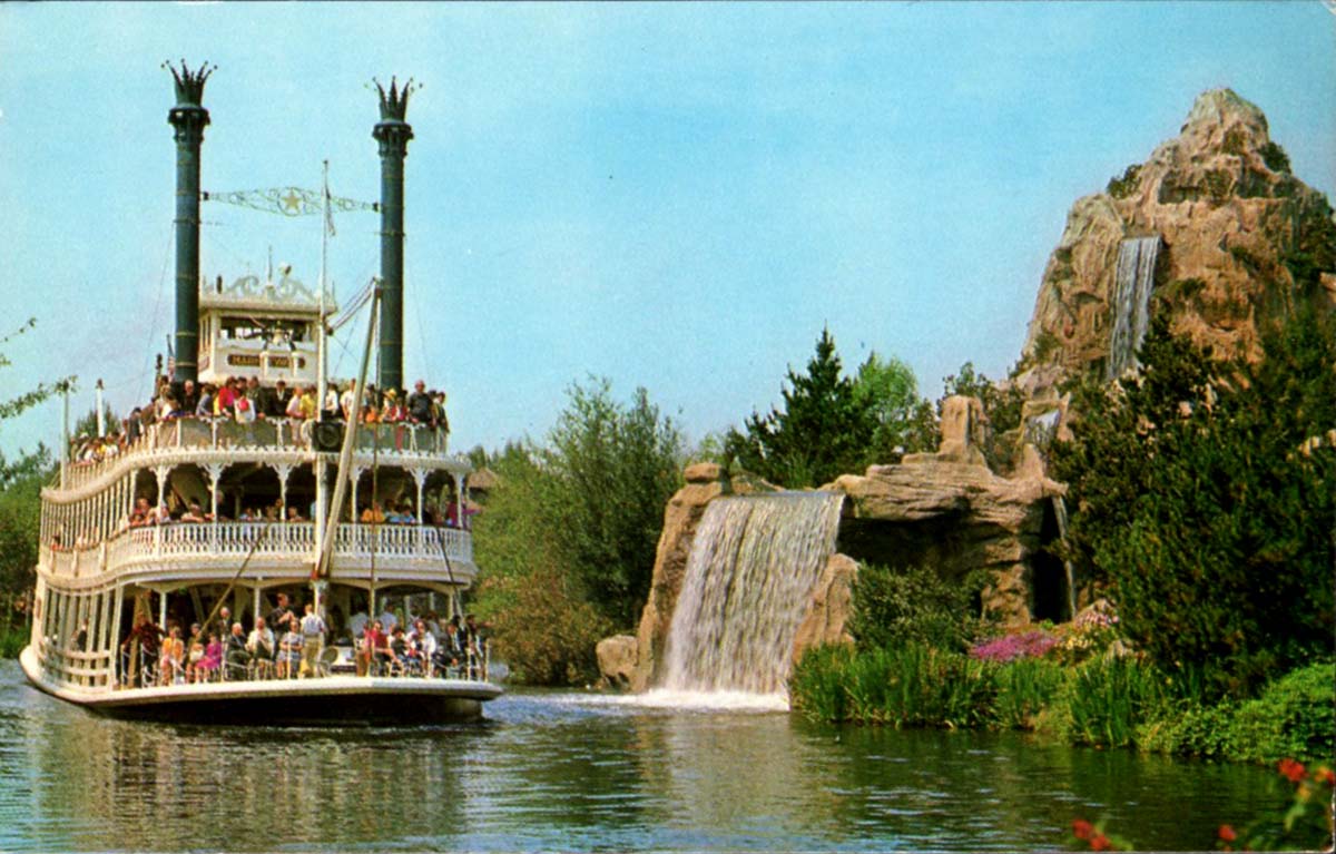 Anaheim. Disneyland - Mark Twain steamboat