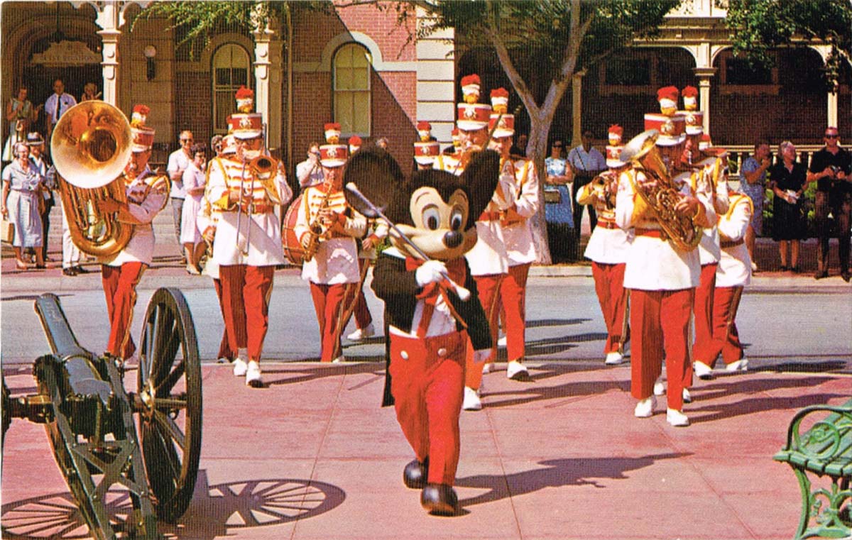Anaheim. Disneyland - Mickey Mouse and Disneyland Band
