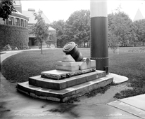Ann Arbor. University of Michigan, Memorial to men who fought in Spanish war, 1903