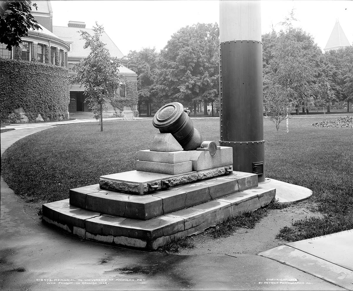 Ann Arbor, Michigan. University of Michigan, Memorial to men who fought in Spanish war, 1903