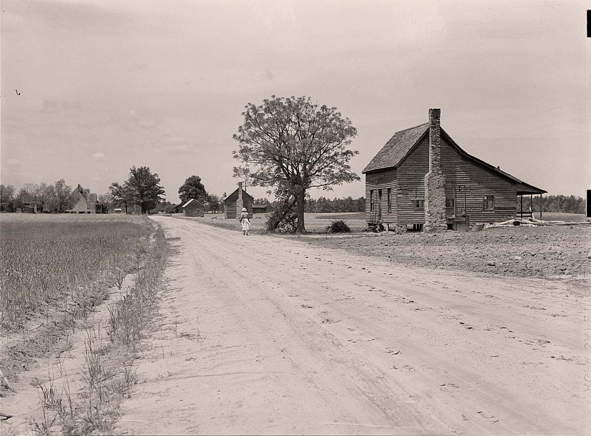 Athens, Georgia. Part of old plantation showing tenant houses in foreground, 1939
