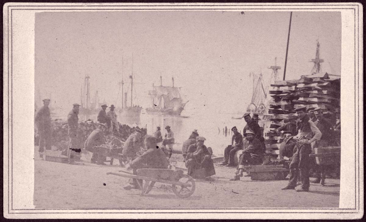 Coaling Admiral Farragut's fleet at Baton Rouge, 1862