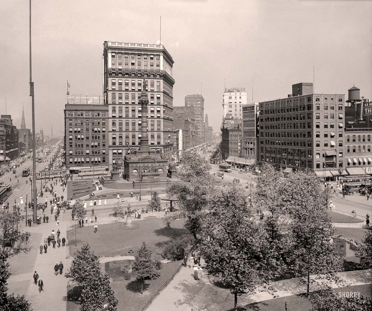Cleveland. Public Square - Cuyahoga County Soldiers' and Sailors' Monument, circa 1900