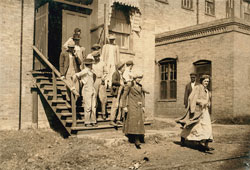 Dallas. Noon hour at the Dallas Cotton Mill, 1913