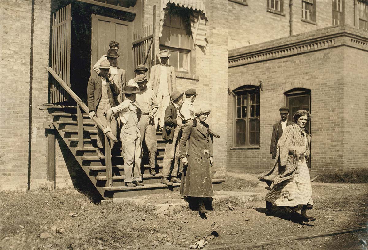 Dallas, Texas. Noon hour at the Dallas Cotton Mill, 1913