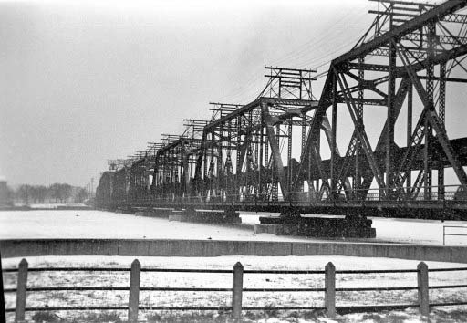 Davenport. Government Bridge (or Arsenal Bridge) across the Mississippi River, February 1940
