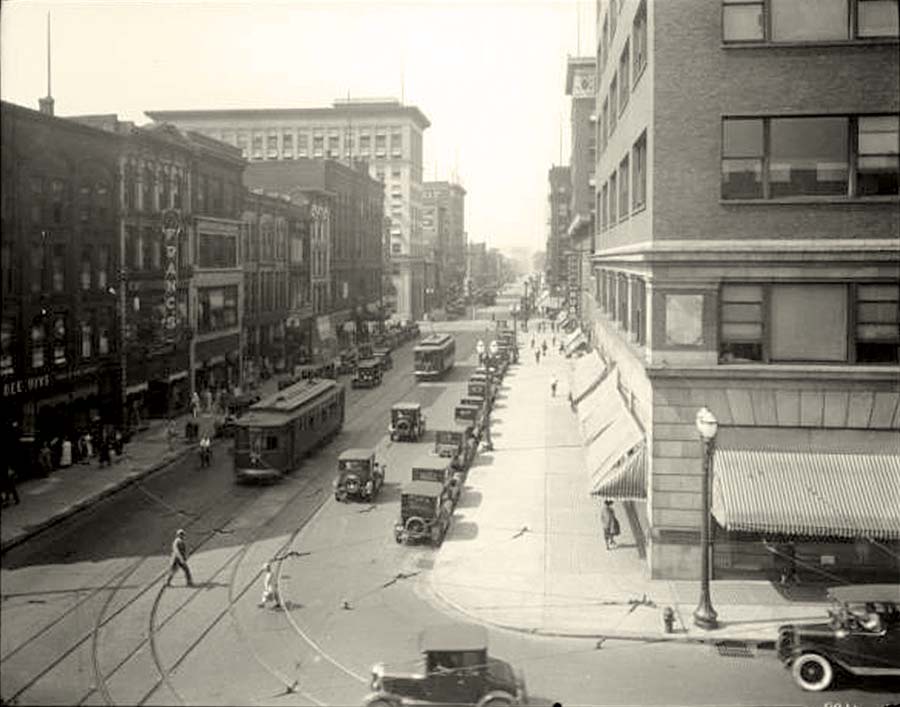 Davenport. Second Street, looking west from the corner of Second and Brady, October 1926