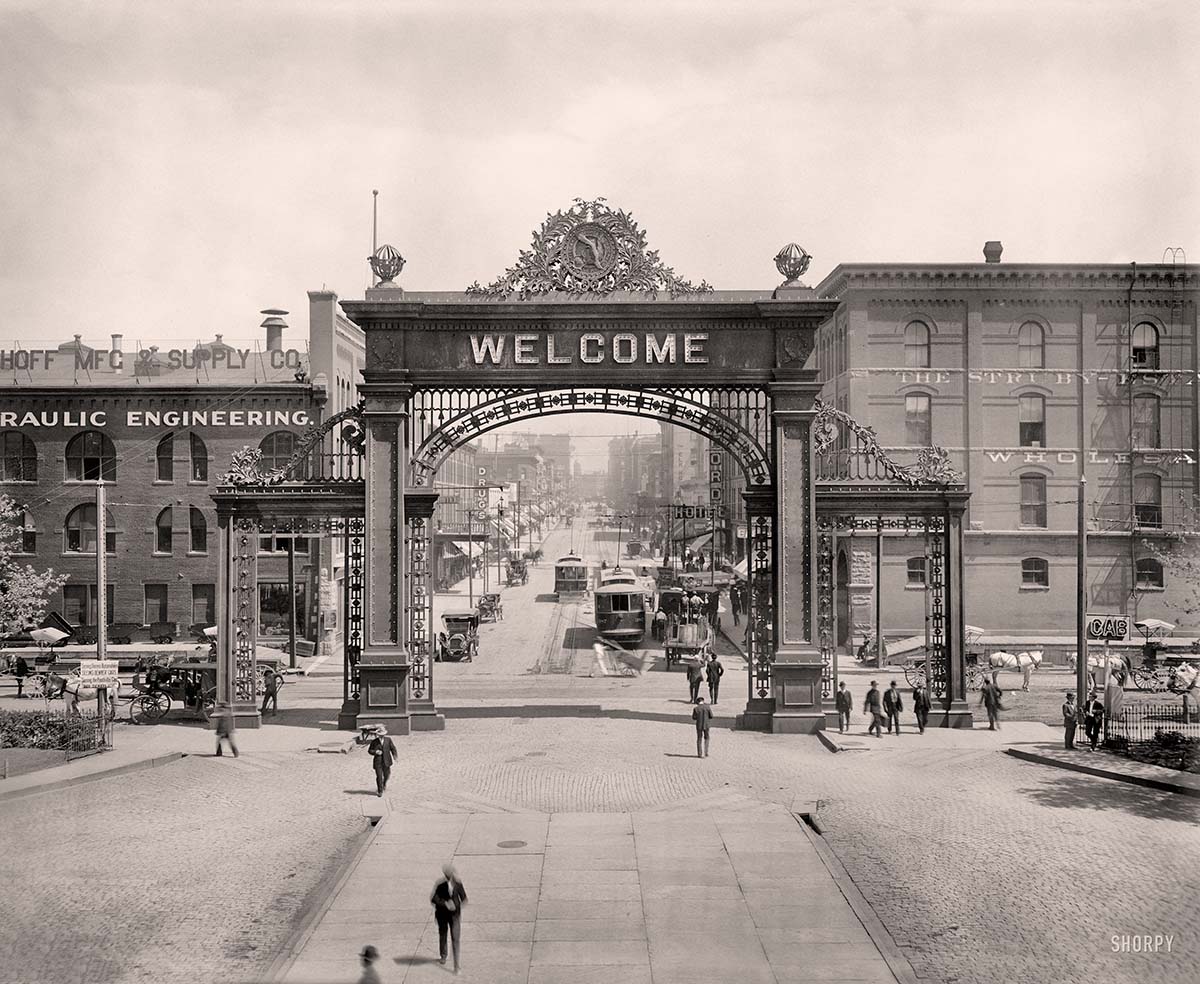 Denver, Colorado. Welcome arch (Mizpah Arch) at Union Depot looking down 17th Street, 1908