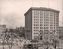 Detroit. Cadillac Square, Soldiers' and Sailors' Monument and Hotel Pontchartrain, 1907