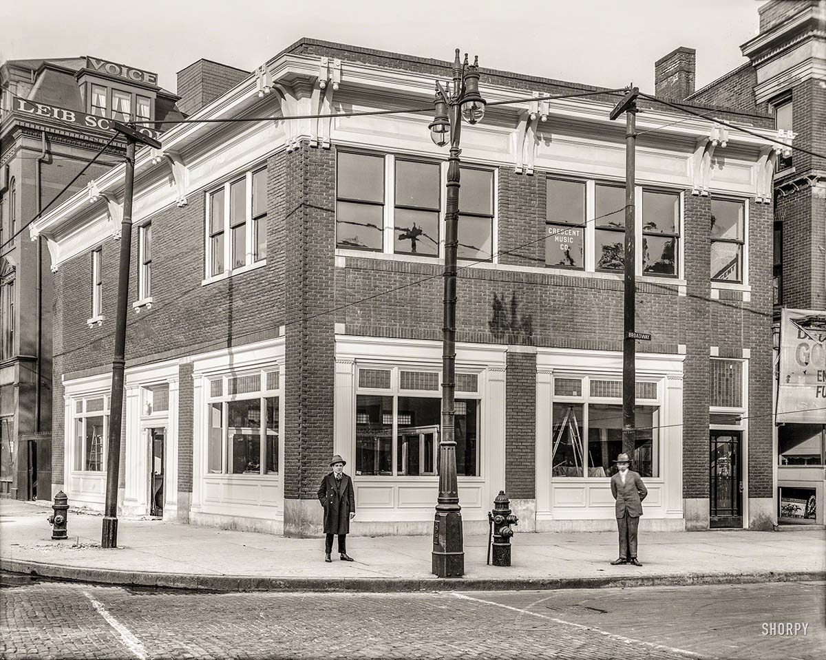 Detroit, Michigan. Dime Bank branch, Broadway & Grand Circus Park, 1916