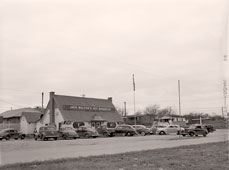 Fort Worth. Barbecue drive-in restaurant on Fort Worth-Dallas highway, 1942