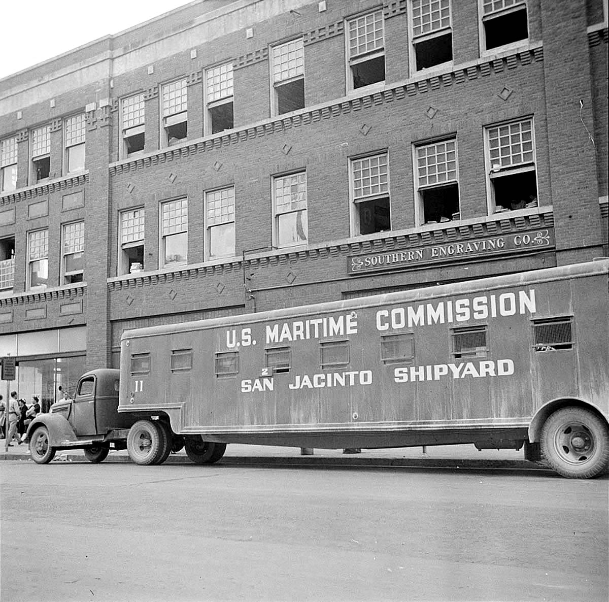 Houston. U.S. Maritime Commission bus for transporting shipyard workers, 1943