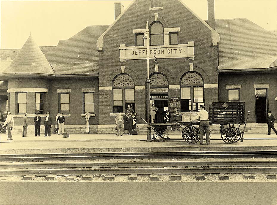 Jefferson City. Railroad station, 1940